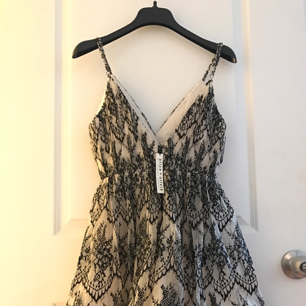 ❌SOLD❌ Alice + Olivia brand Lacey cocktail dress - Picture 2 of 2